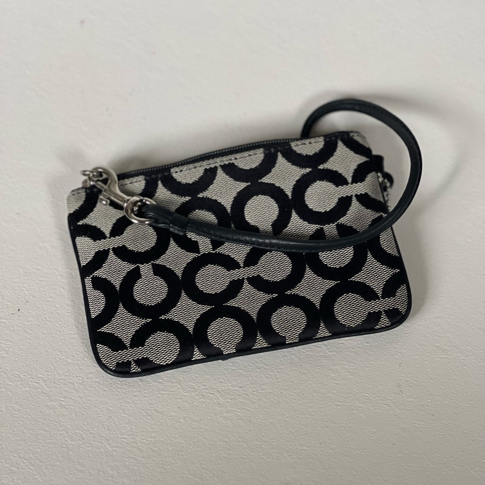 Coach, small wristlet, corner zip - Picture 4 of 4